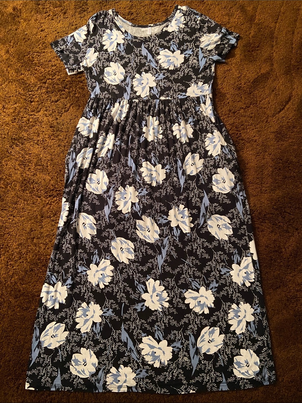 BISHUIGE Black Floral Short-Sleeve Maxi Dress with White Print